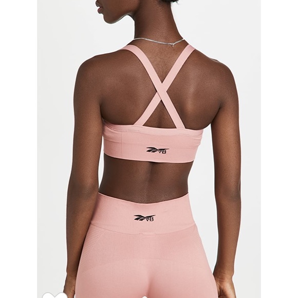 Reebok x Victoria Beckham
RBK VB Seamless Leggings & RBK VB Seamless Bra - Picture 6 of 11